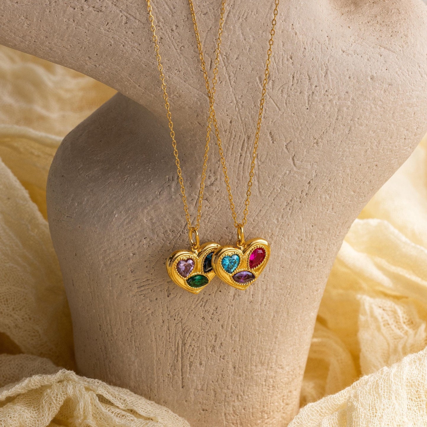 Collar de corazón con piedras de nacimiento mixtas