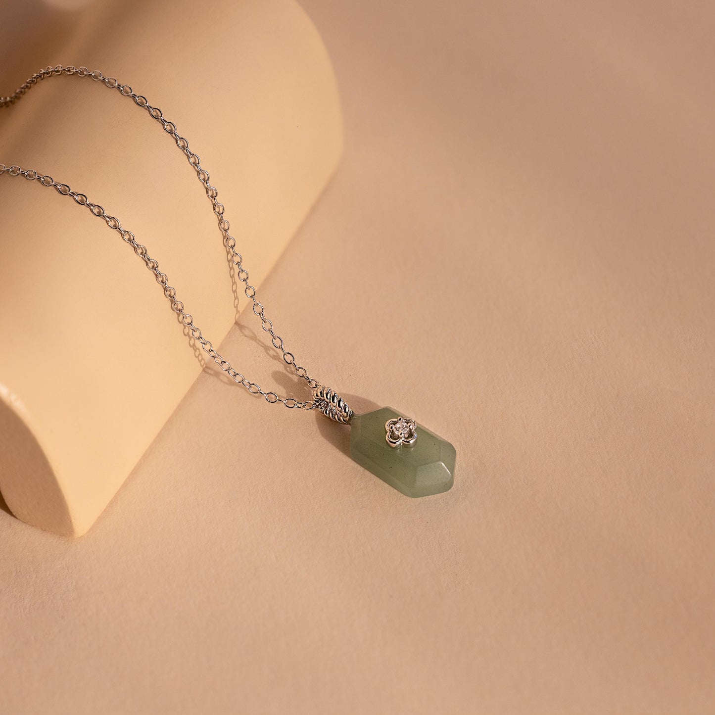 Collar de prisma de jade