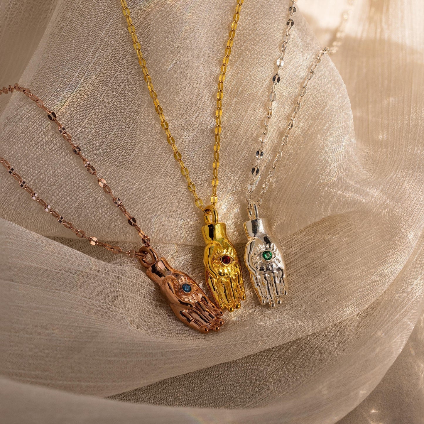 Collar de mano con piedra de nacimiento y mal de ojo