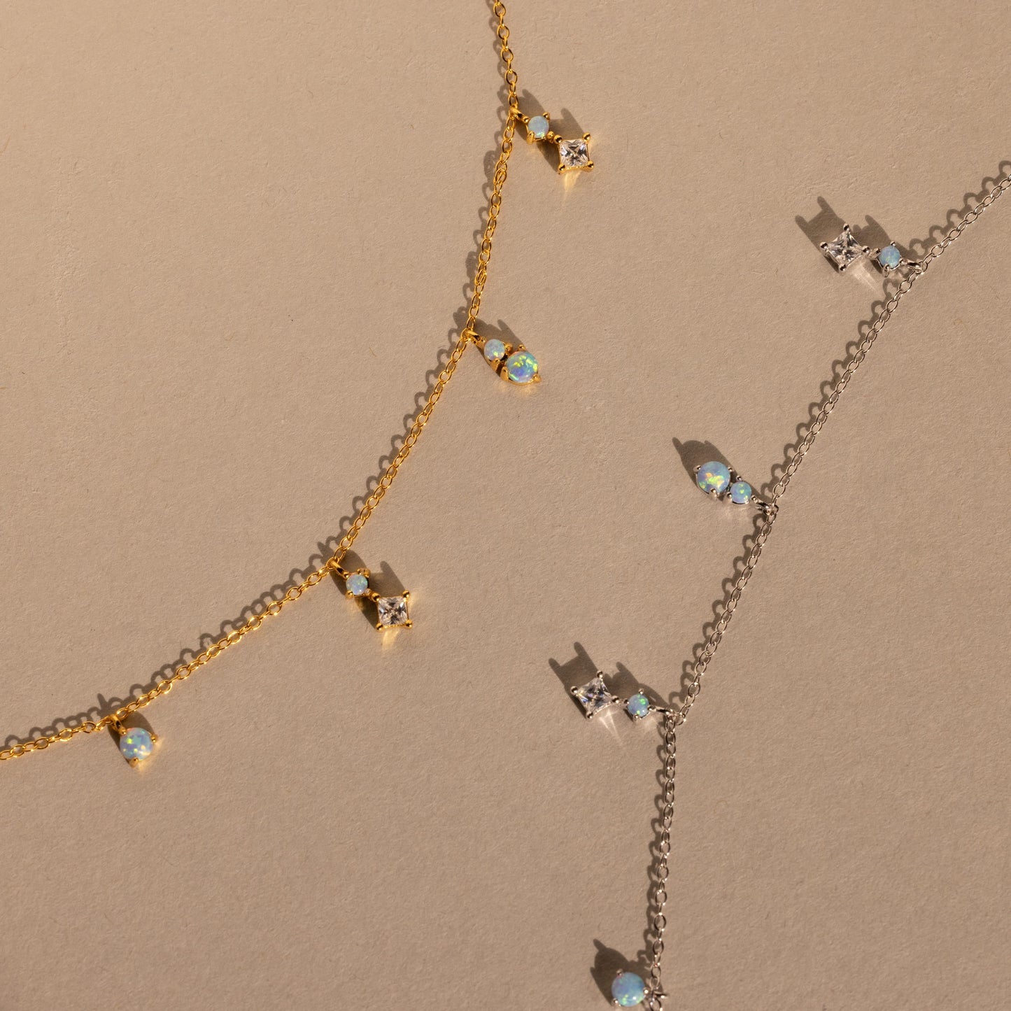 Collar de estación de diamantes y ópalo