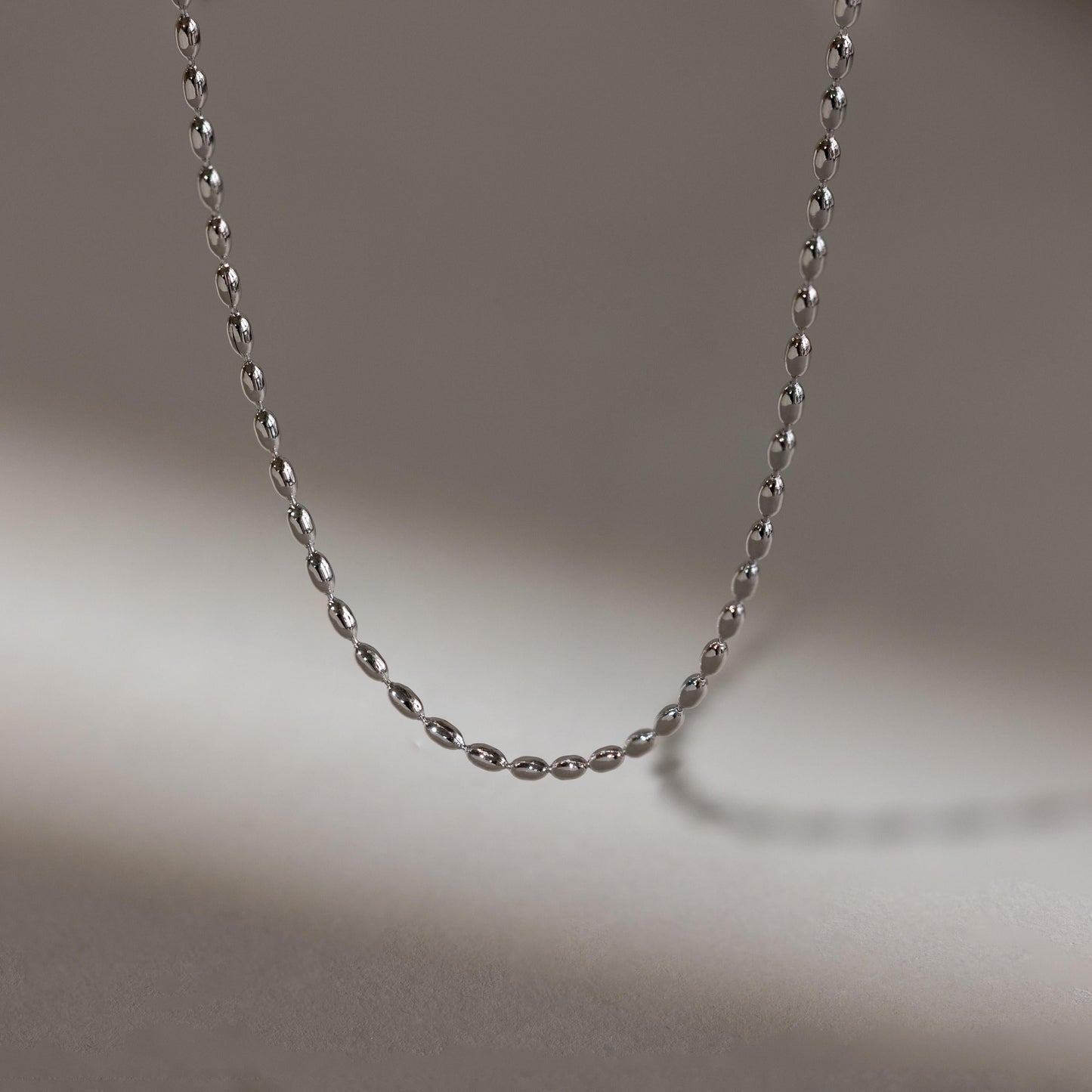 Collar de cuentas ovaladas