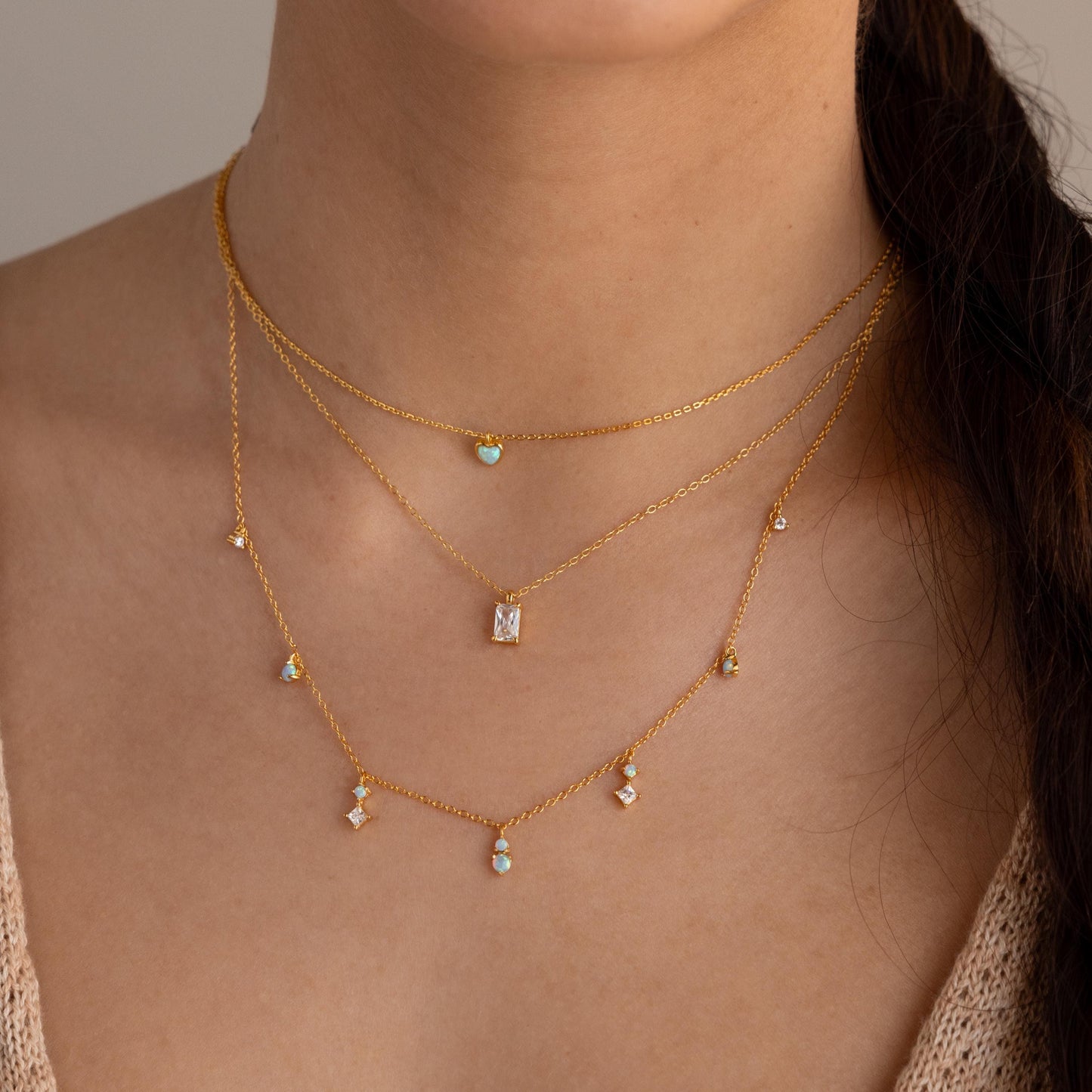 Collar de estación de diamantes y ópalo
