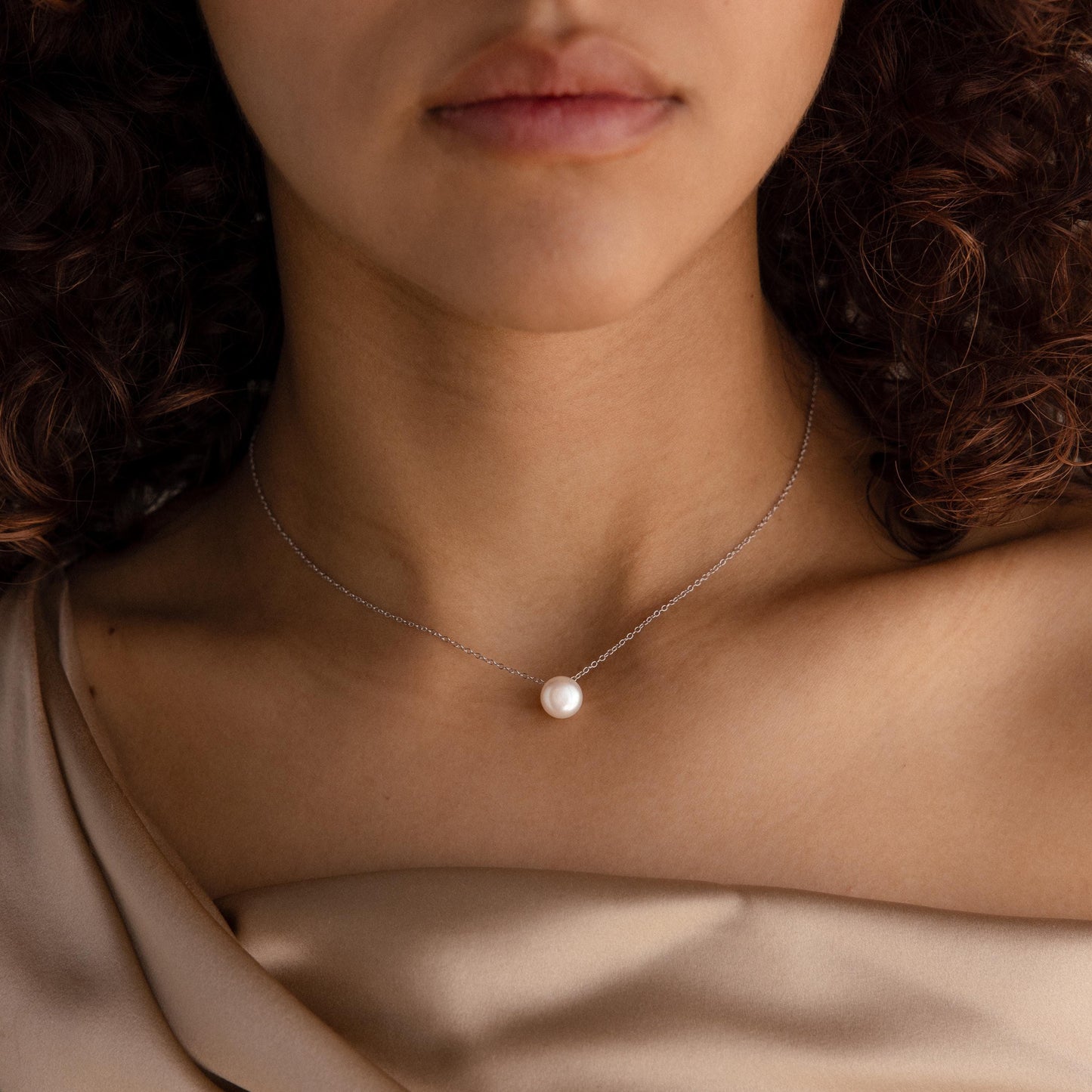 Collar clásico con colgante de perla
