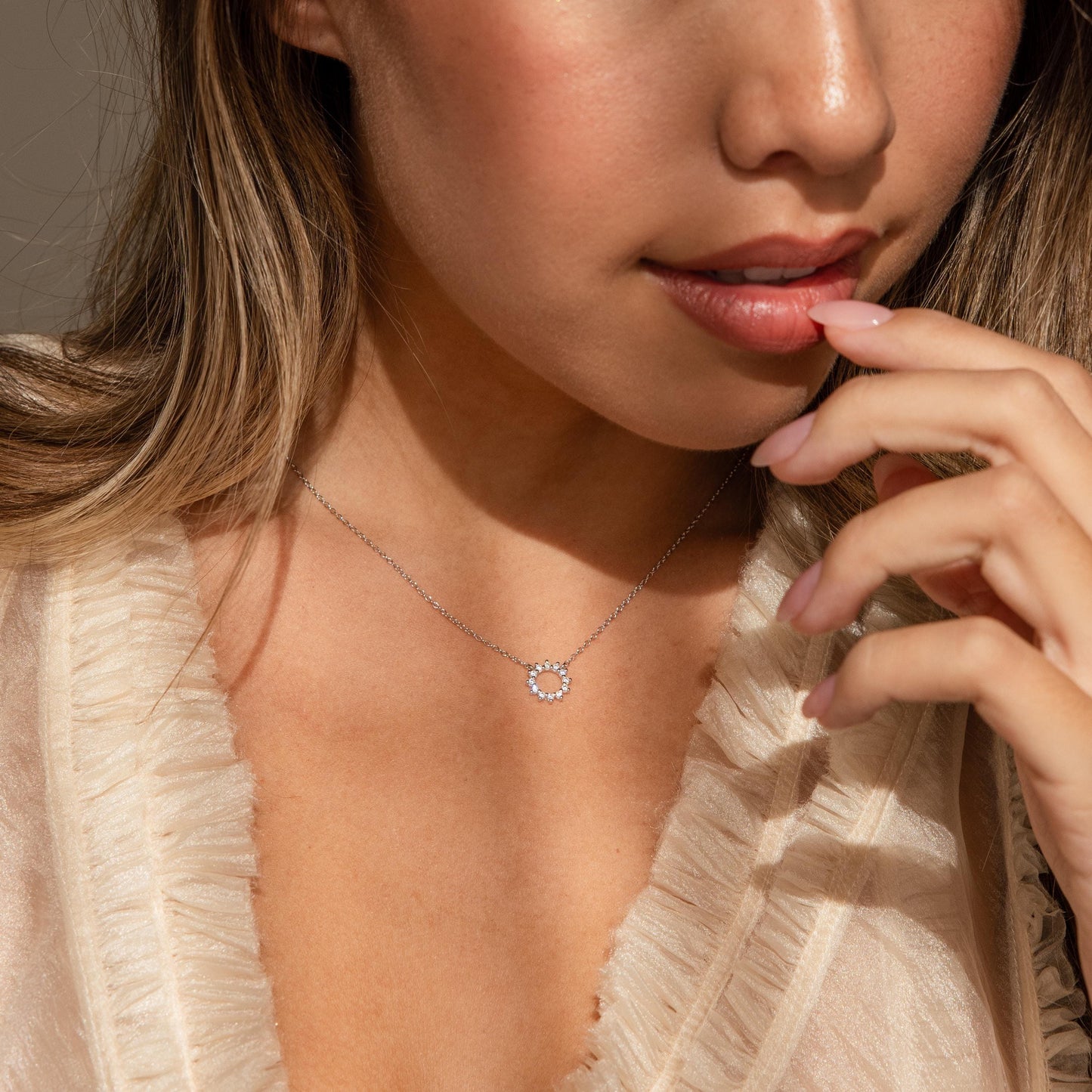 Collar de sol de diamantes