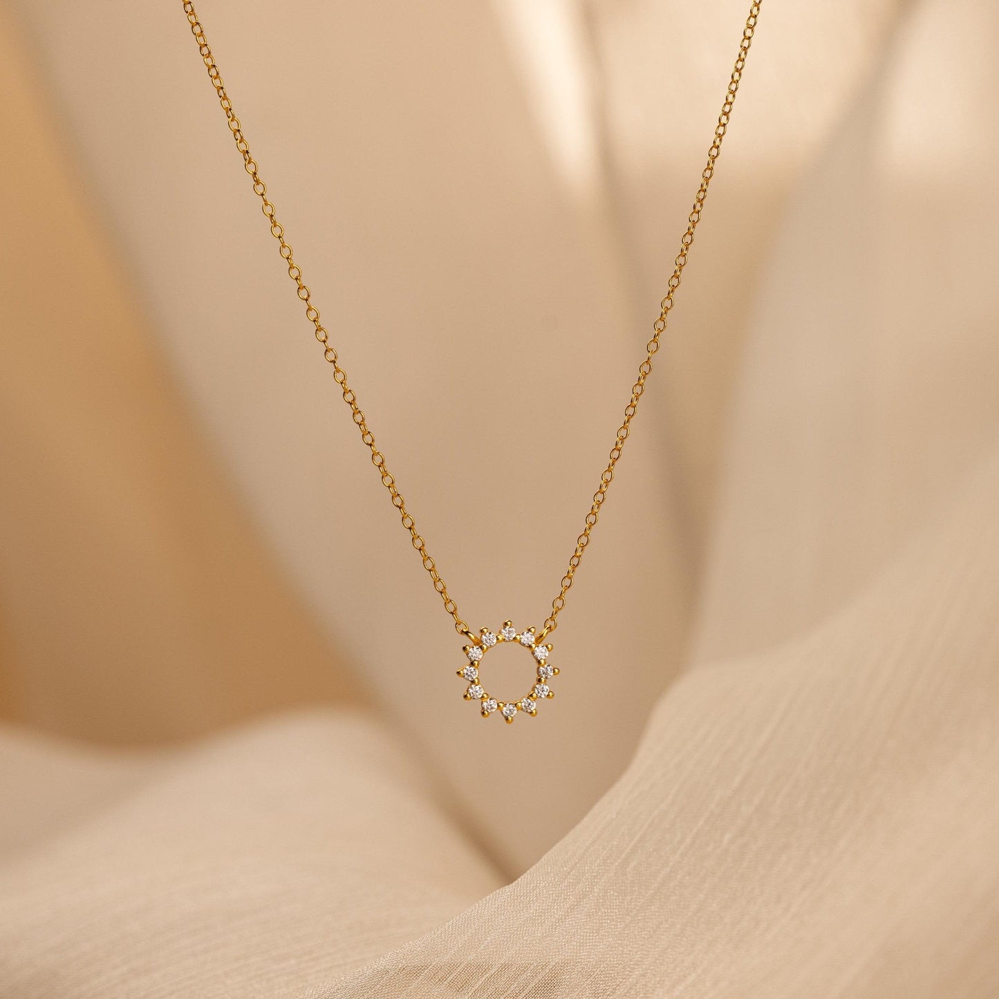 Collar de sol de diamantes