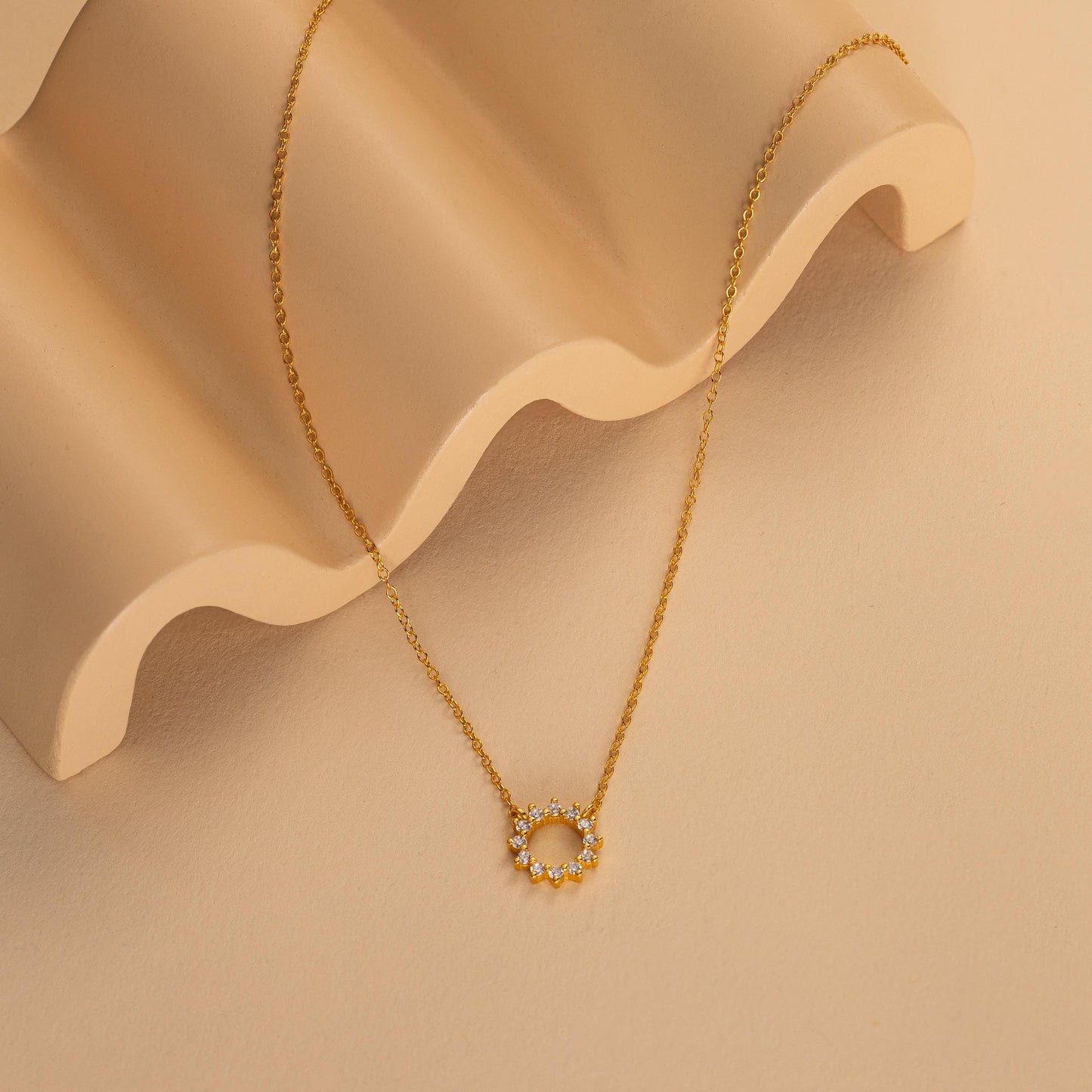 Collar de sol de diamantes
