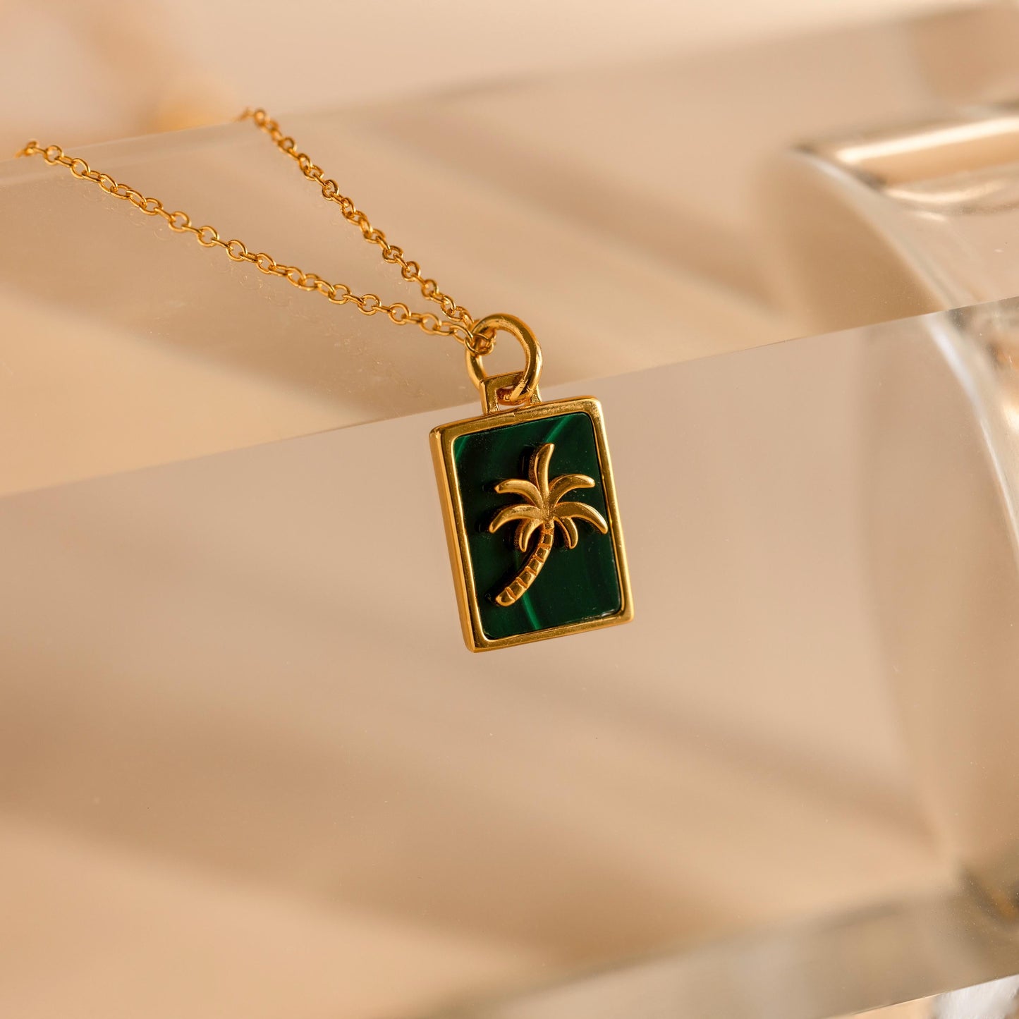 Collar de palmera de malaquita