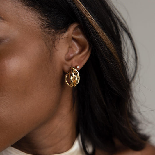 Tachuelas atrevidas con múltiples nudos