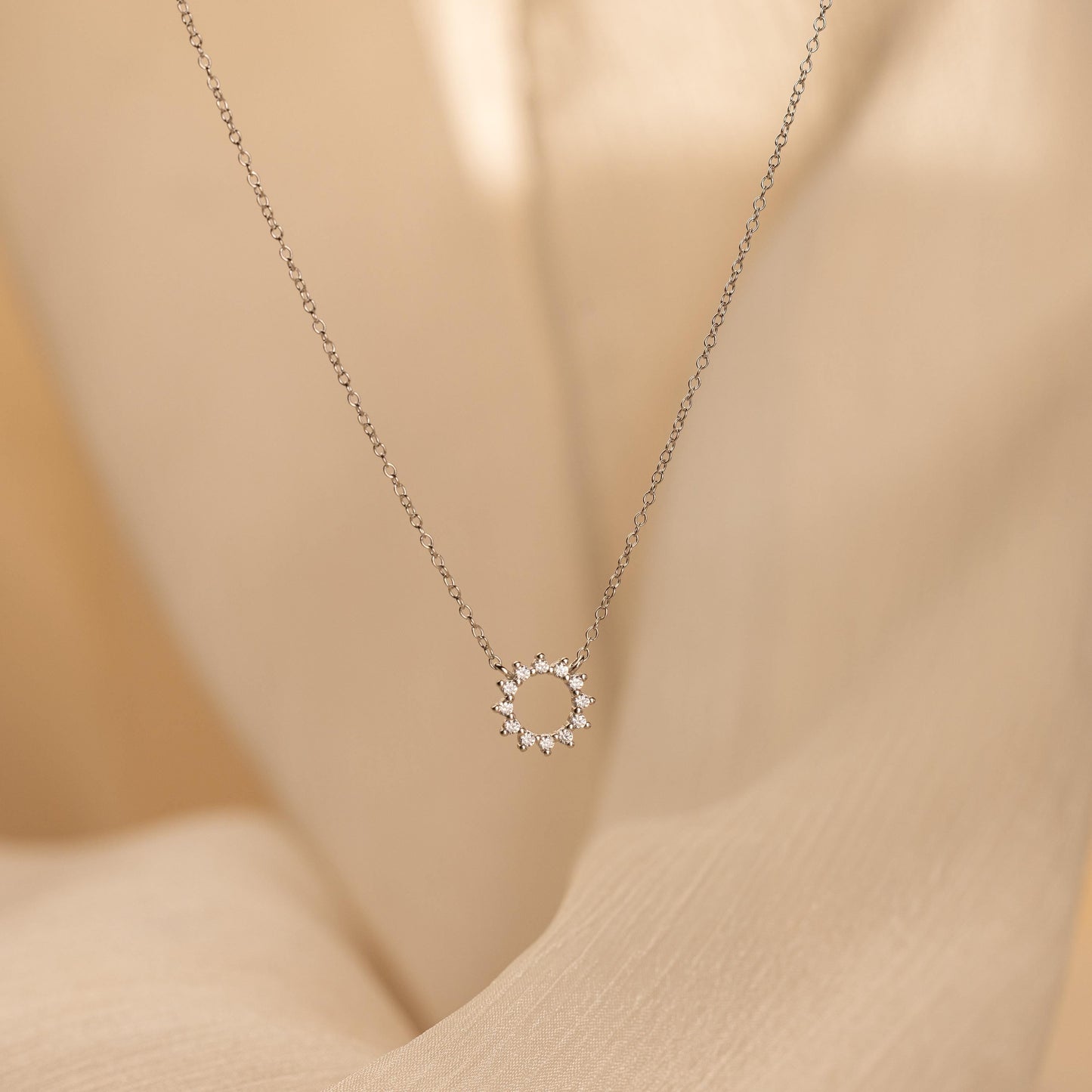 Collar de sol de diamantes