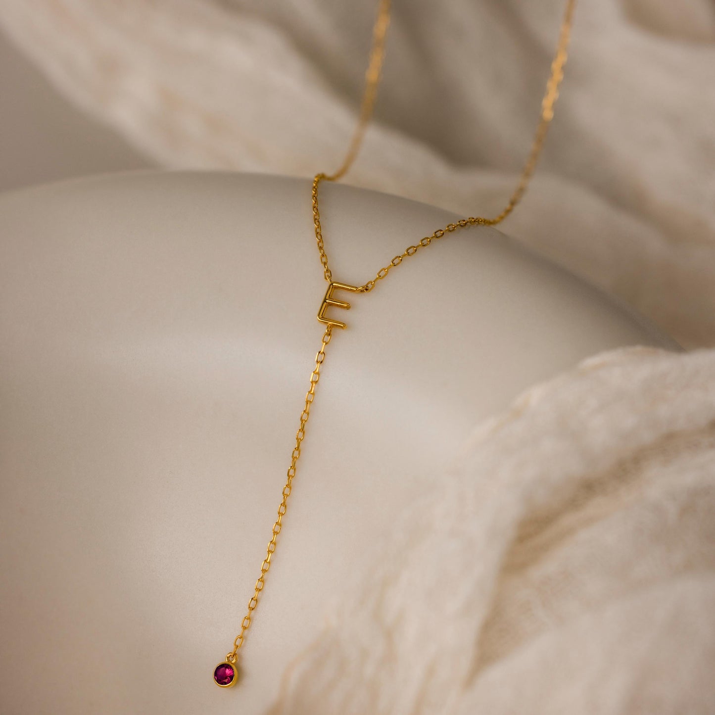 Collar de lazo con piedra de nacimiento inicial