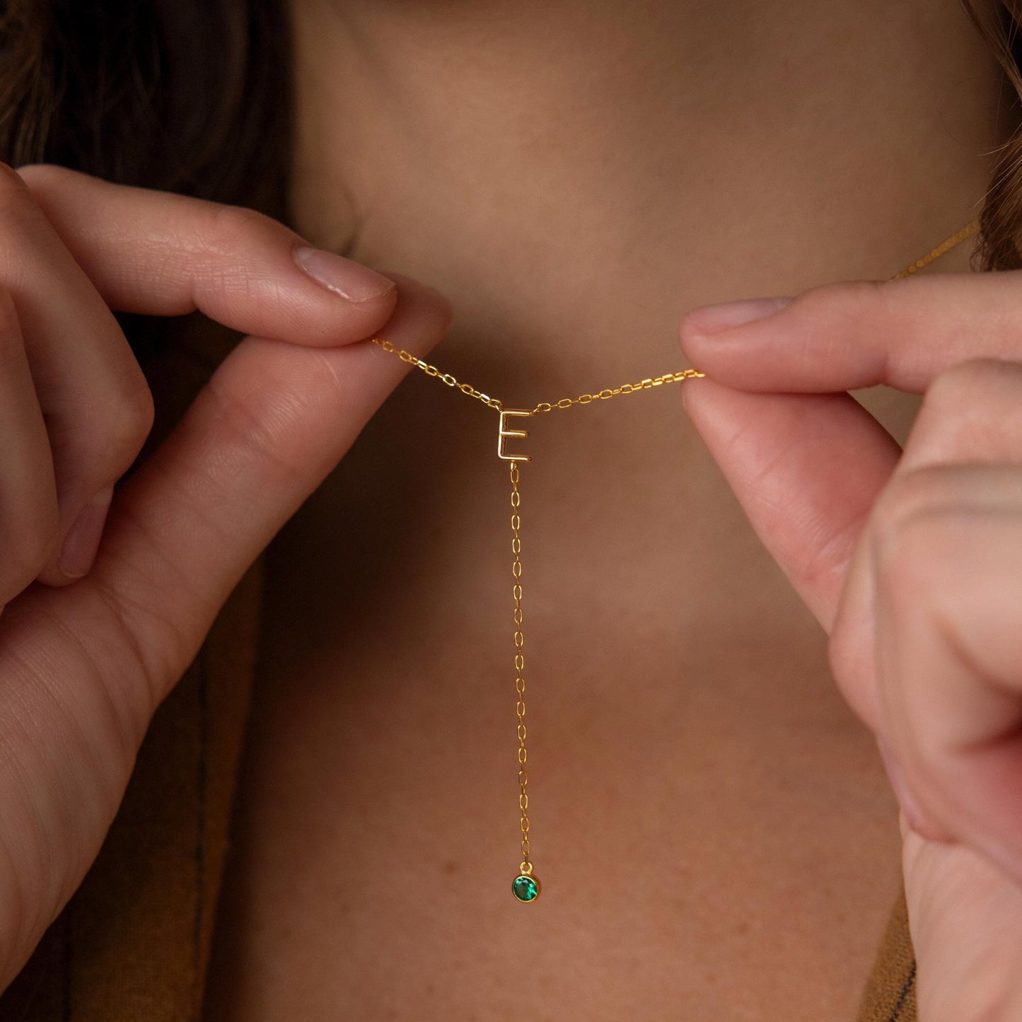 Collar de lazo con piedra de nacimiento inicial
