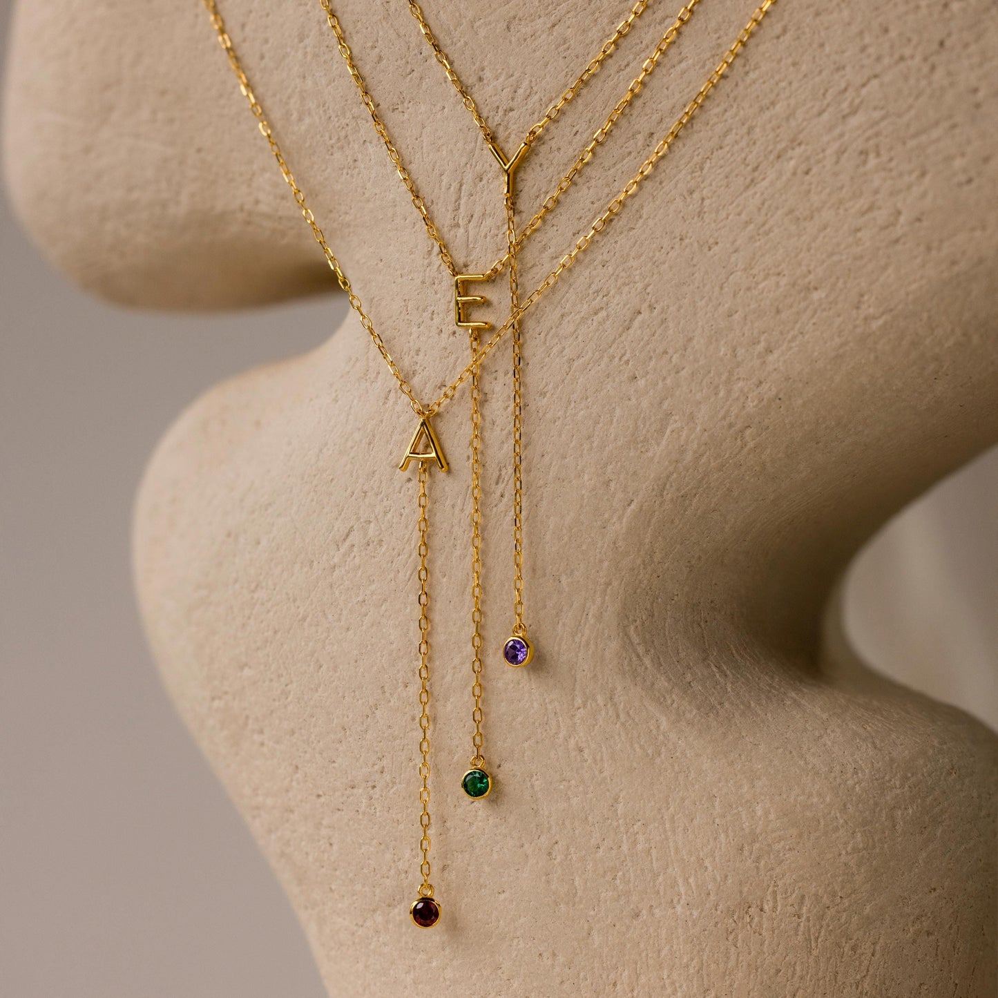 Collar de lazo con piedra de nacimiento inicial