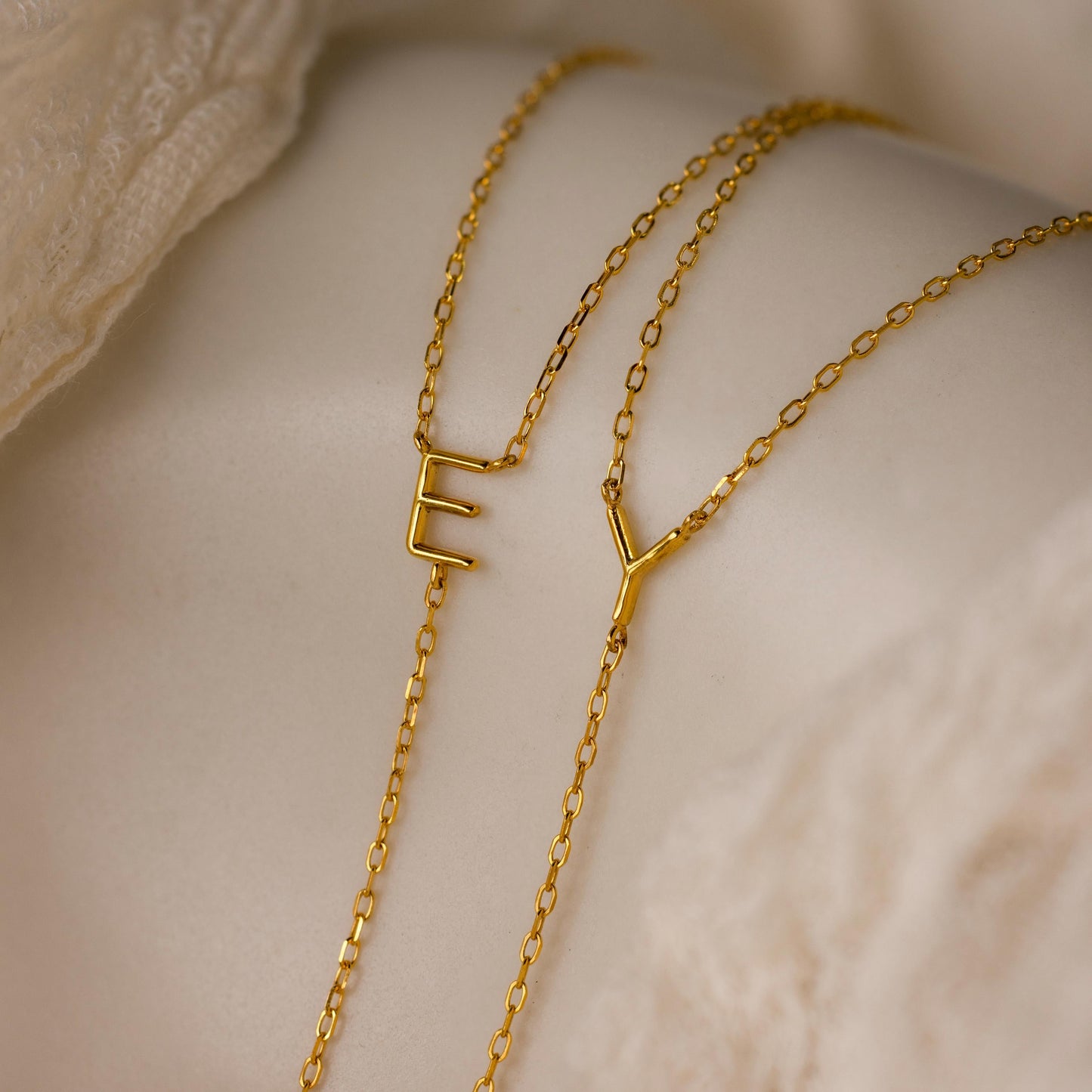 Collar de lazo con piedra de nacimiento inicial