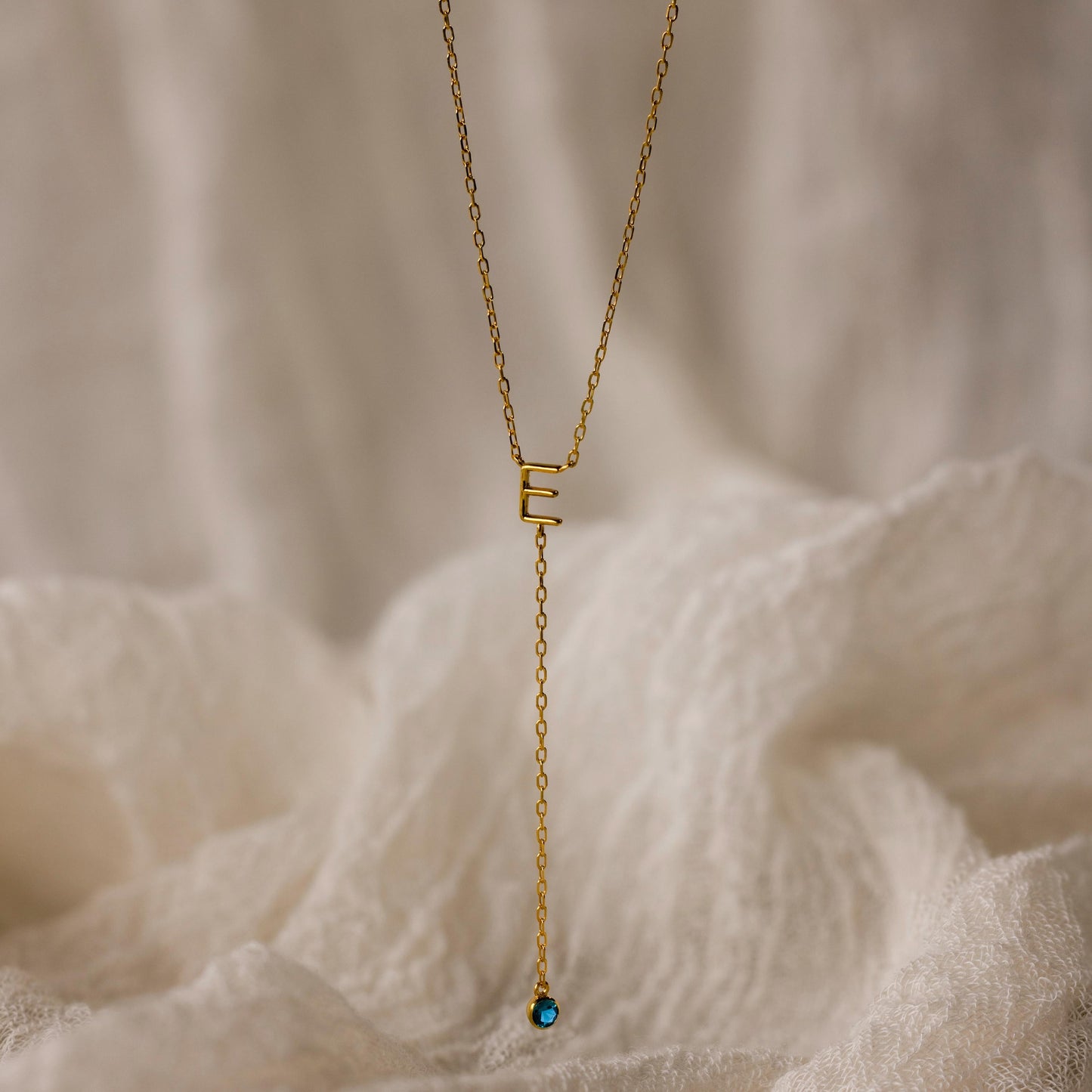 Collar de lazo con piedra de nacimiento inicial