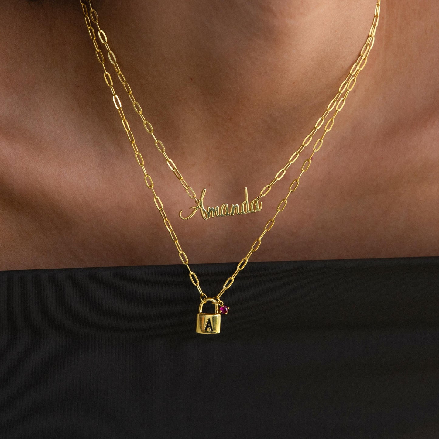 Collar con candado y piedra de nacimiento inicial