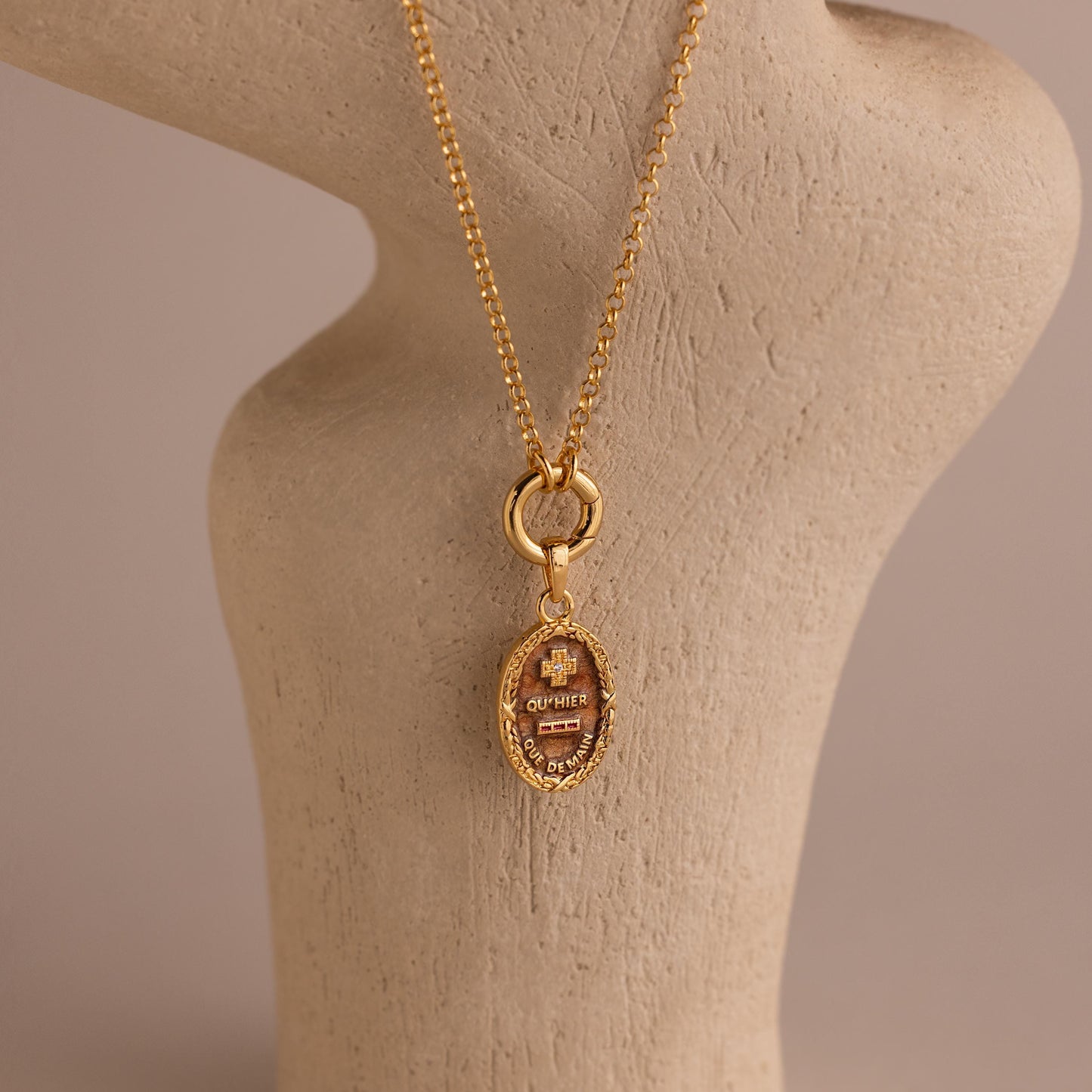 Collar colgante con poema de amor