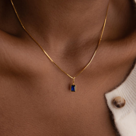 Dije de piedra de nacimiento de corte esmeralda