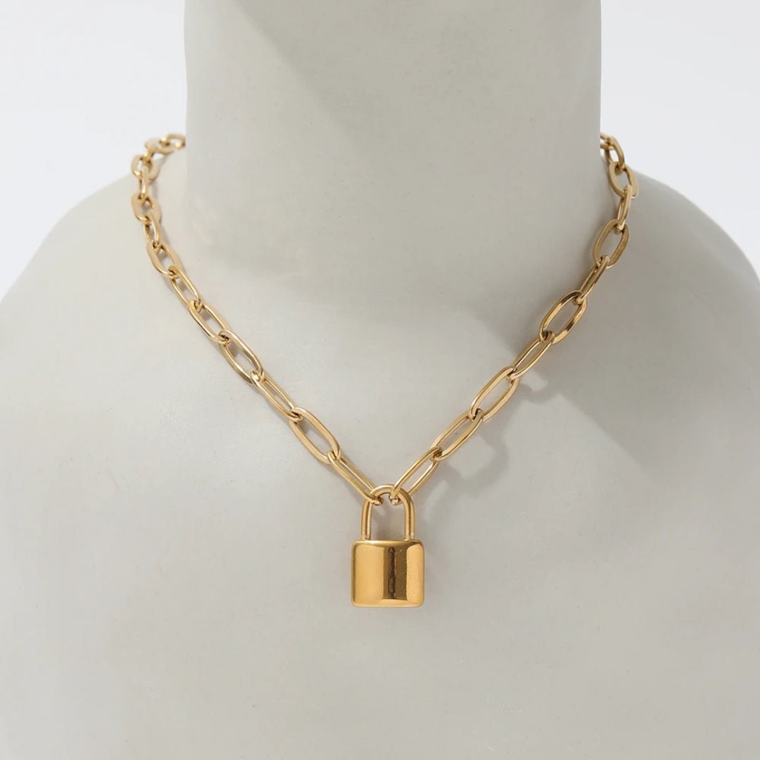 Collar con candado y eslabones de madre e hija