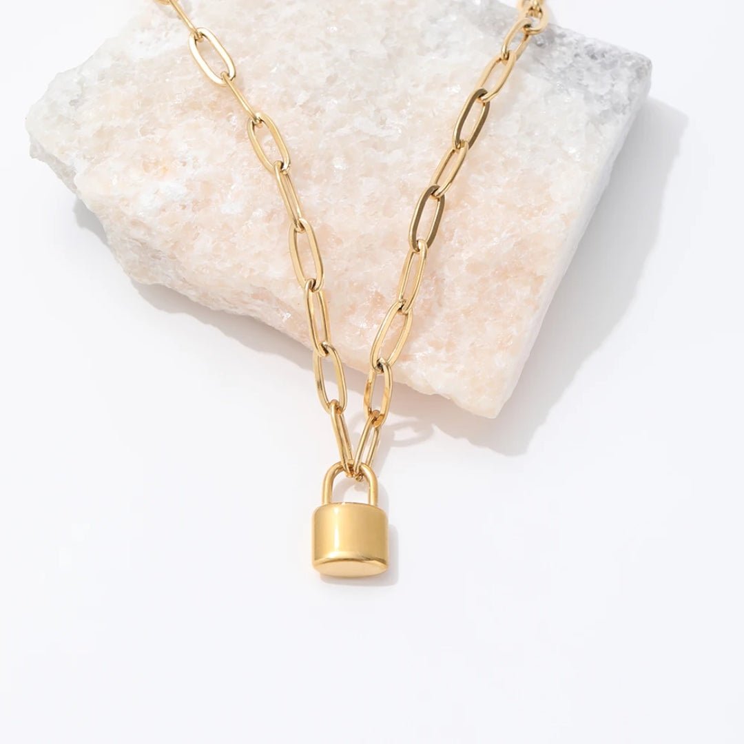 Collar con candado y eslabones de madre e hija