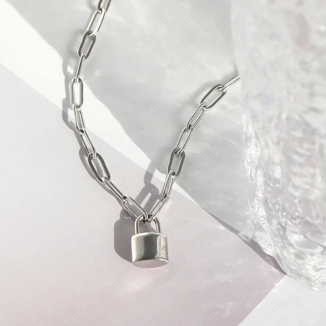 Collar con candado y eslabones de madre e hija