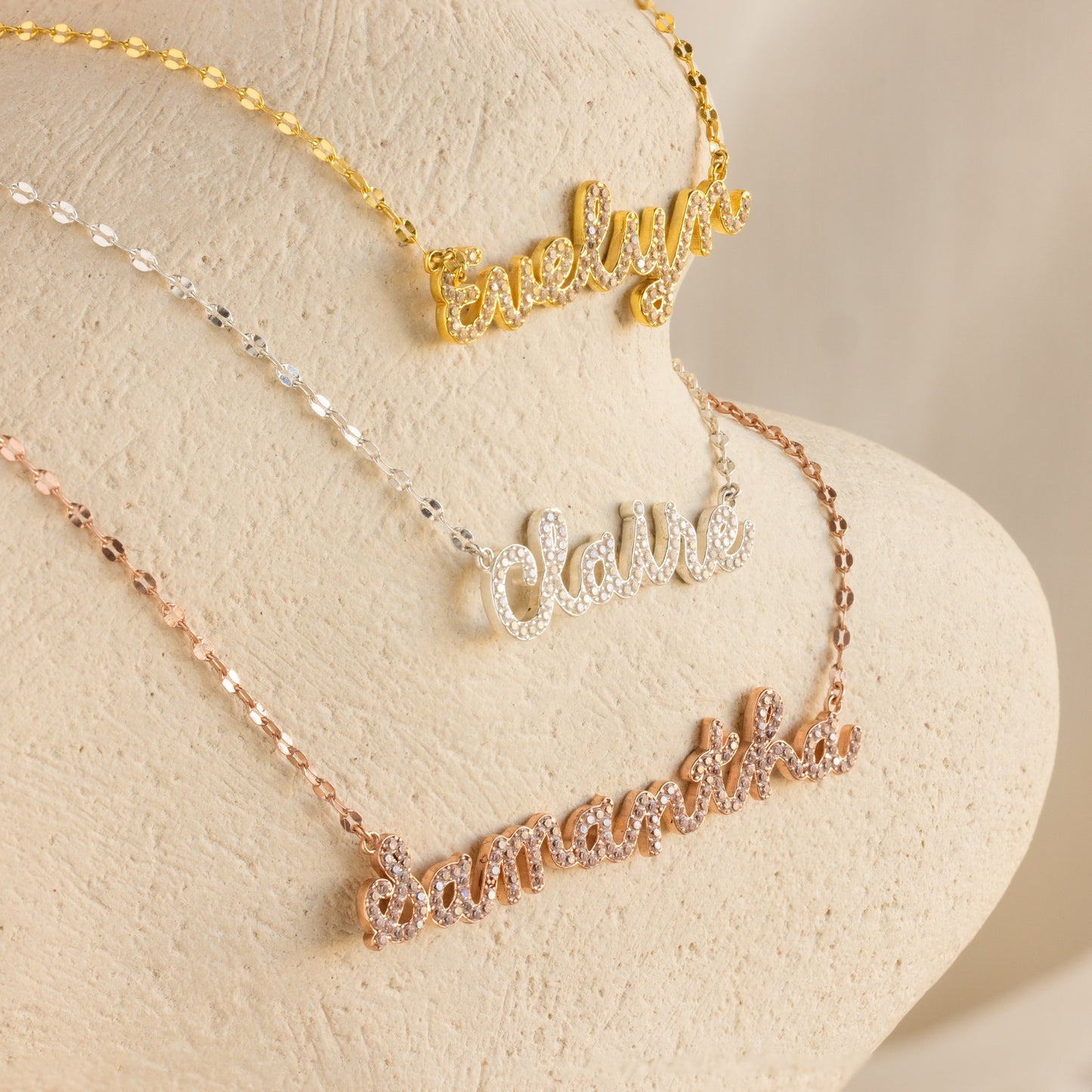 Collar con nombre en escritura pavé Dream