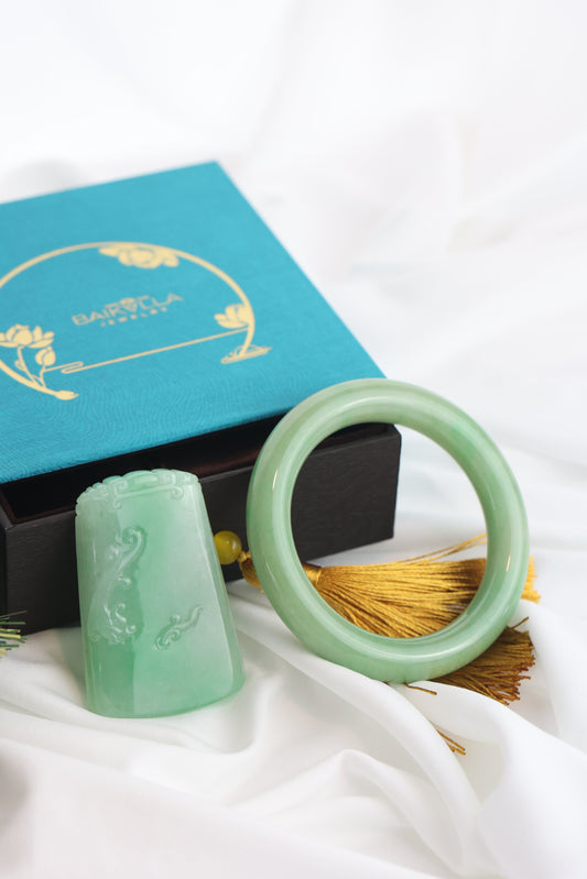 The Timeless Elegance of the Jadeite Flowing Green Ring