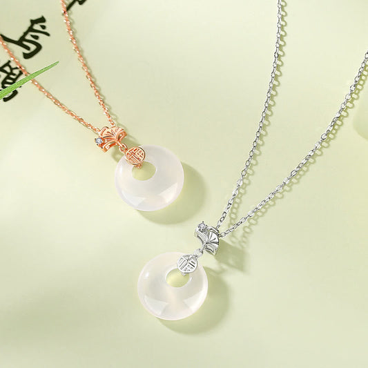 Collar con colgante de plata de ley 925 con piedras de Buda, hoja de ginkgo, mariposa, rosa, calcedonia, jade hetiano, hebilla de paz, personaje Fu, armonía