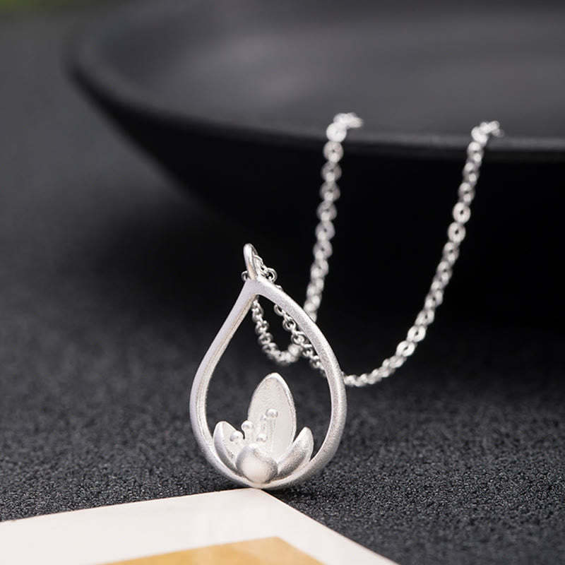 Collar con colgante de flor de loto y flor de loto de plata de ley 925 con piedras de Buda y diseño floral.