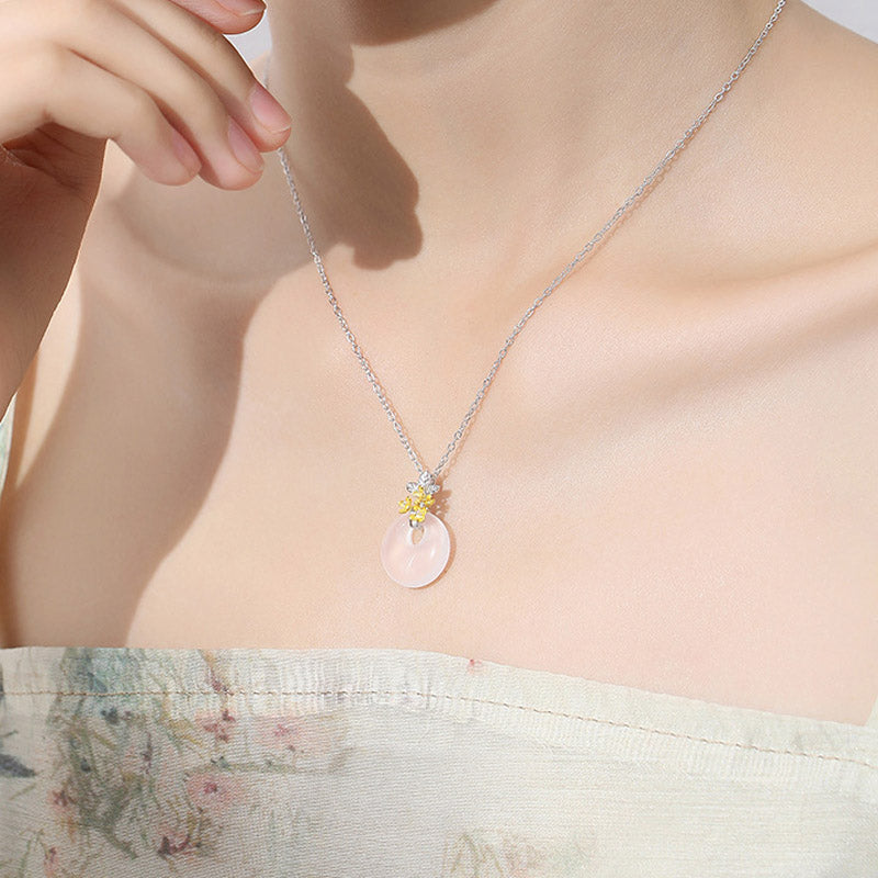 Collar con colgante de flor de armonía de doce meses de calcedonia redonda de plata de ley 925 con piedras de Buda 