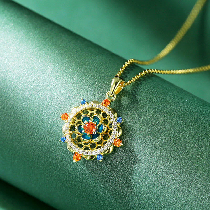 Collar con colgante de flor de loto de plata de ley 925 con piedras de Buda y circonitas de colores para un nuevo comienzo.