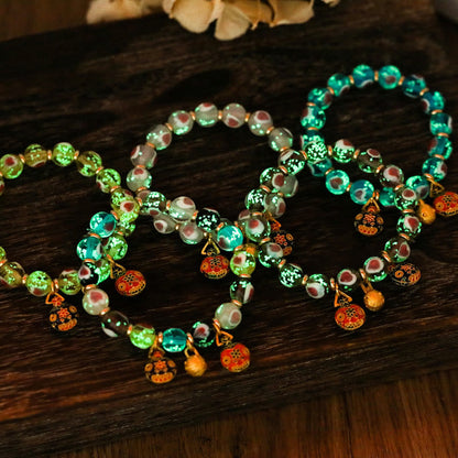 Pulsera de cuentas de vidrio fluorescentes Liuli con corazón de amor rosa y piedras de Buda doradas.