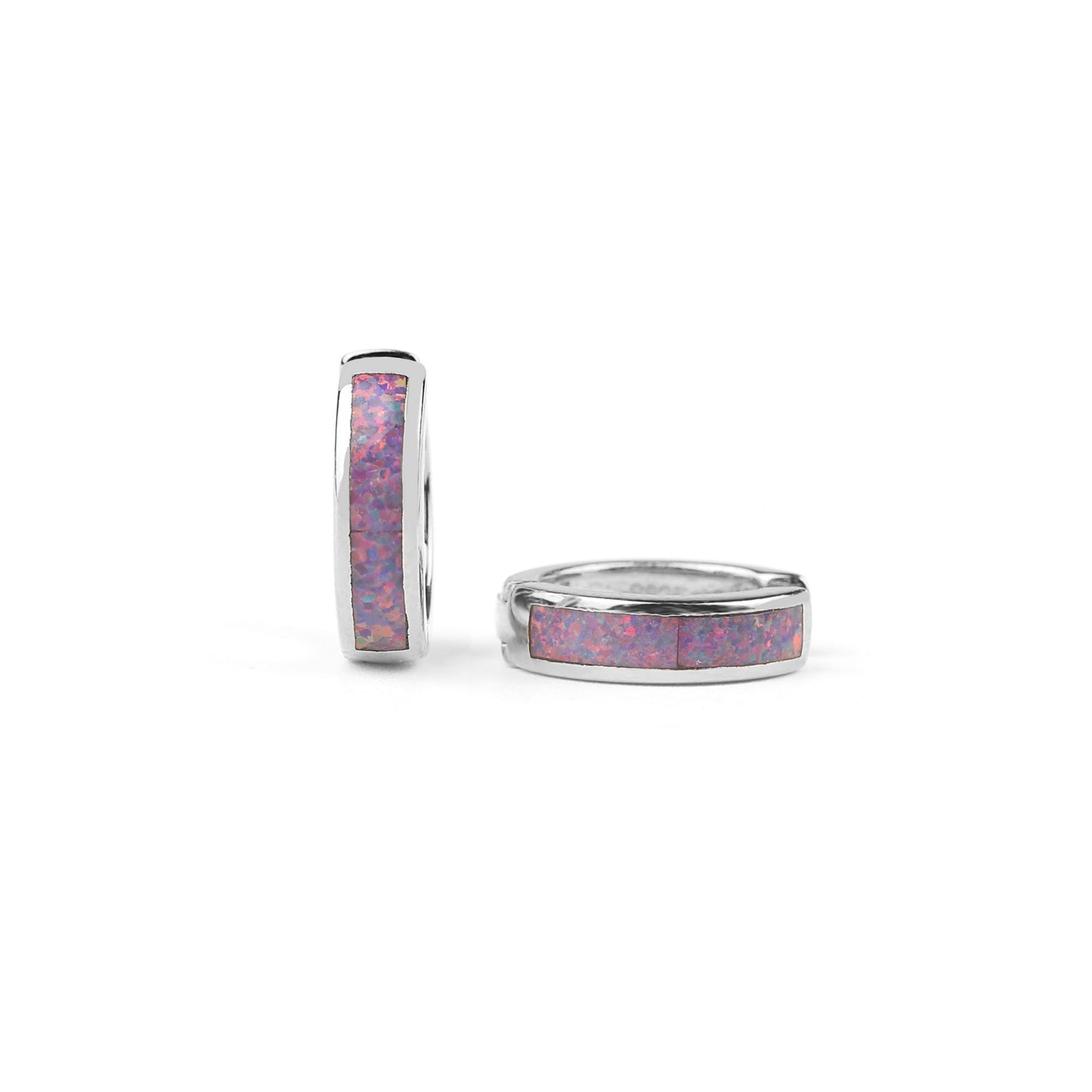 Huggie-Ohrringe mit Opal-Inlay
