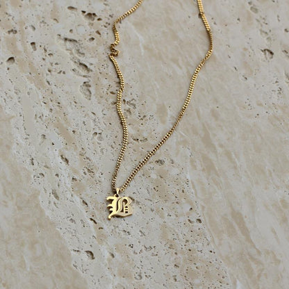 Collar vintage con letras inglesas de Camille