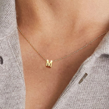 Collar con inicial pequeña 