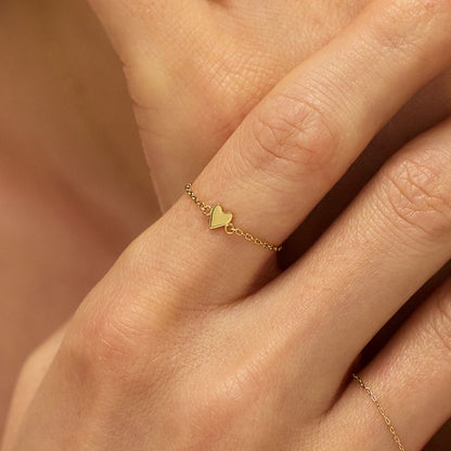 Anillo de cadena con corazón de oro