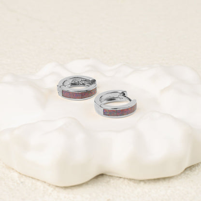 Huggie-Ohrringe mit Opal-Inlay