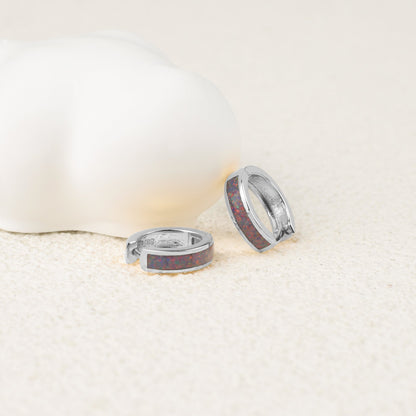 Huggie-Ohrringe mit Opal-Inlay