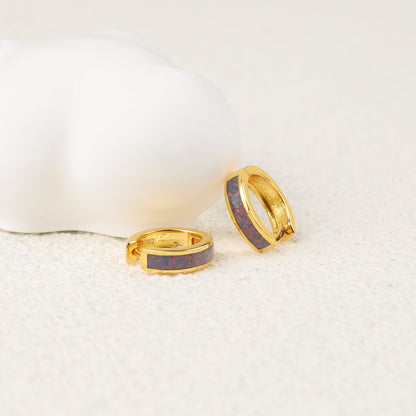 Huggie-Ohrringe mit Opal-Inlay