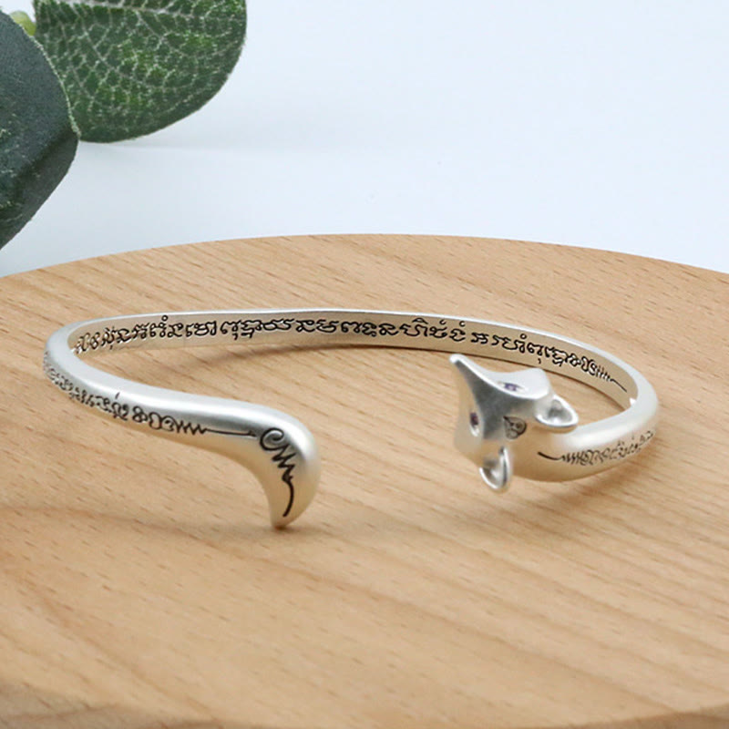 Brazalete de cobre con piedras de Buda y grabado de zorro