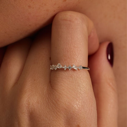 Anillo de plata con diamantes en racimo mixto