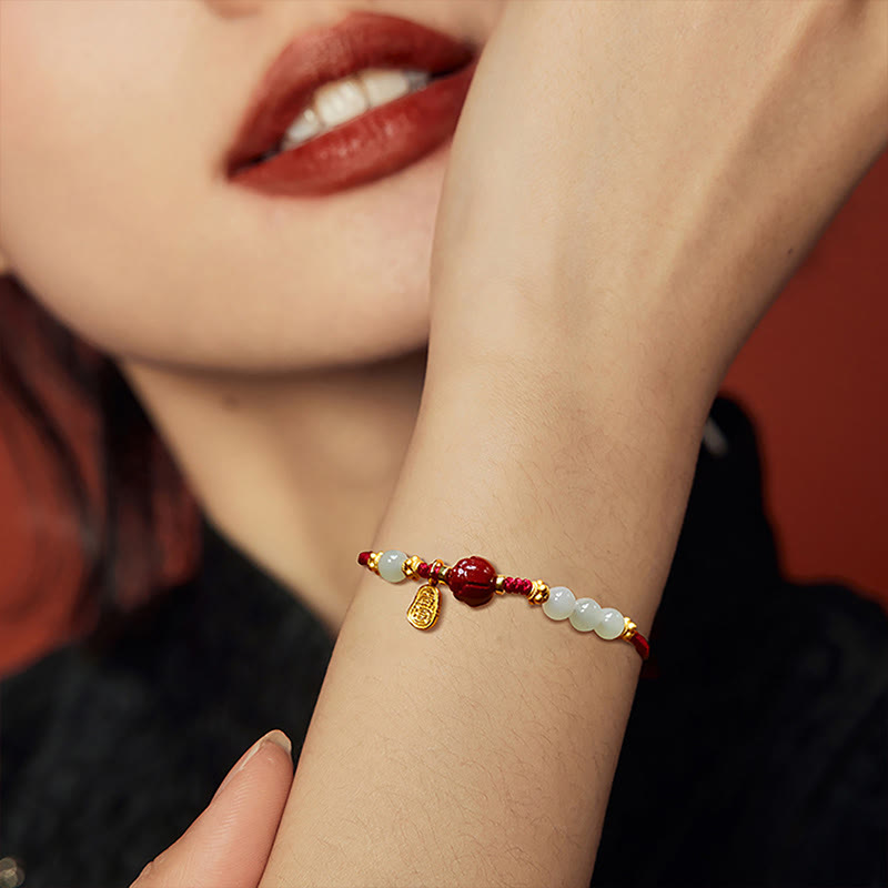 Pulsera de hilo rojo de la suerte con jade cinabrio y carácter Fu de Buda, chapada en oro de 24 quilates