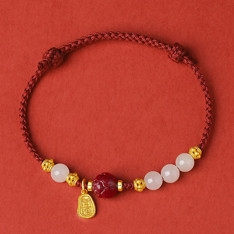 Pulsera de hilo rojo de la suerte con jade cinabrio y carácter Fu de Buda, chapada en oro de 24 quilates