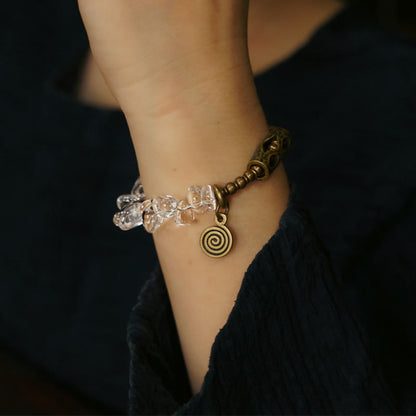 Pulsera de cobre con cristales blancos irregulares y piedras de Buda 