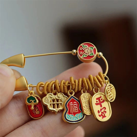 Broche de la fortuna de latón con diseño de mariposa y piedras de Buda Fu
