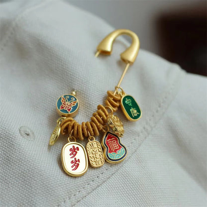 Broche de la fortuna de latón con diseño de mariposa y piedras de Buda Fu