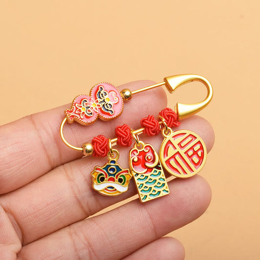 Broche de bendición de salud y seguridad con el personaje Fu de Buda, calabaza danzante y león.