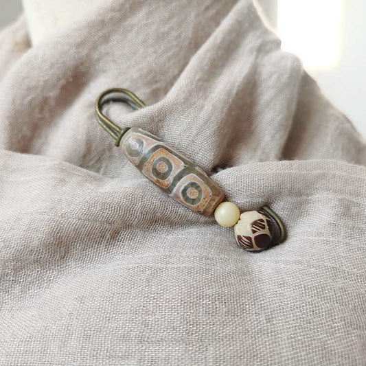 Broche protector de loto con semillas de bodhi y cuentas Dzi de nueve ojos de Buda