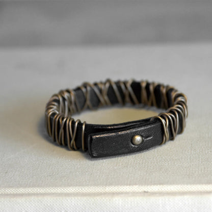 Pulsera de equilibrio con piedras de Buda, cuero vintage, cobre, latón y alambre enrollado