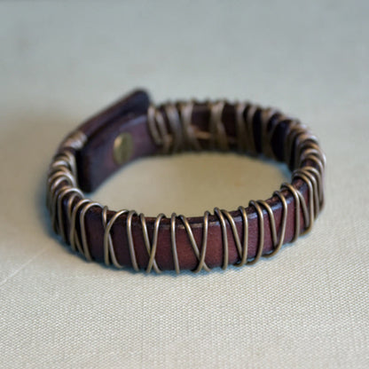 Pulsera de equilibrio con piedras de Buda, cuero vintage, cobre, latón y alambre enrollado
