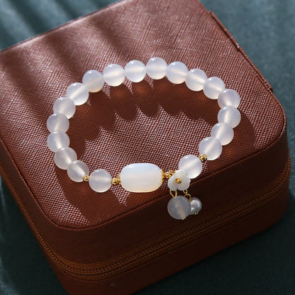 Pulsera de la suerte con flor de perla y ágata blanca de Buddha Stones